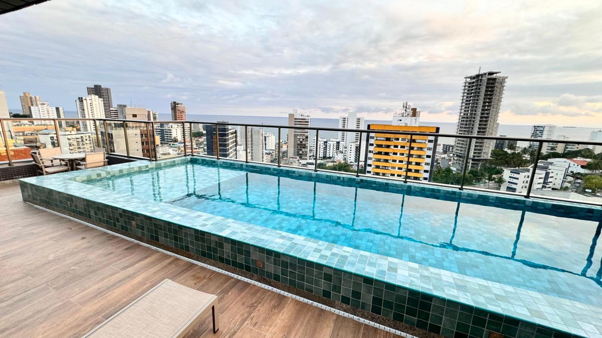 Apartamento Apto Proximo A Da Barra, Com Vista O Mar!